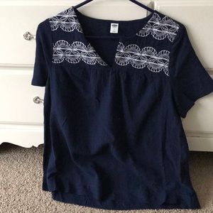CUTE OLD NAVY SUMMERY/ DRESSY T SHIRT